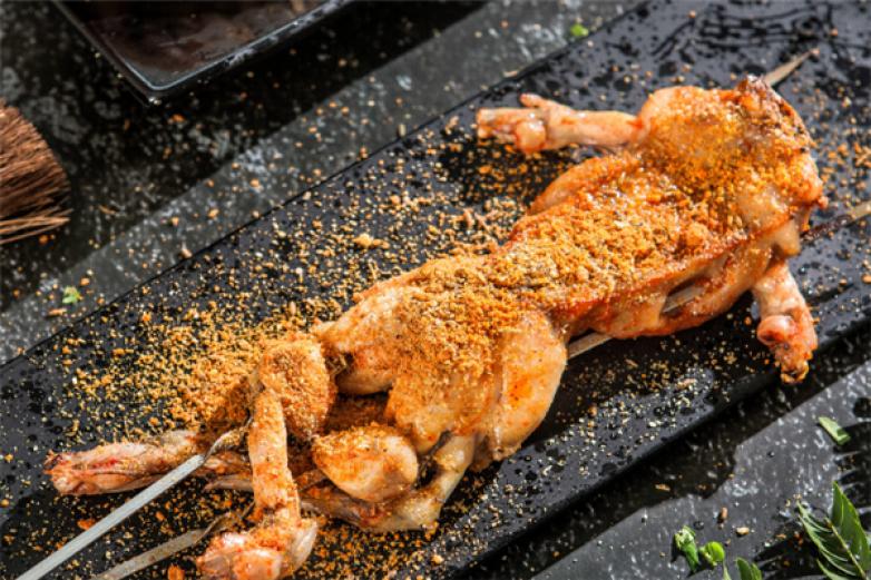 咕噜噜烤蛙店加盟