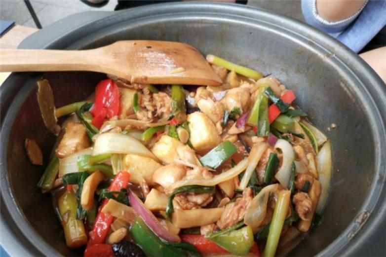 渝家干锅焖锅加盟