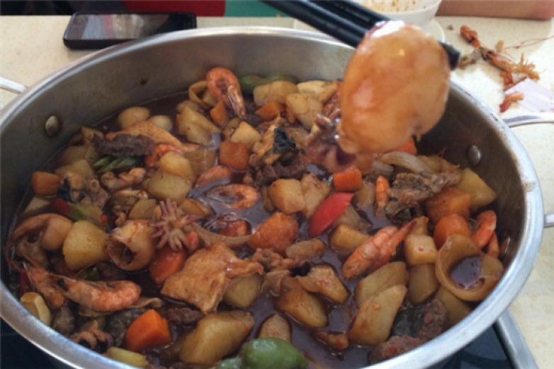 御乐记焖锅加盟