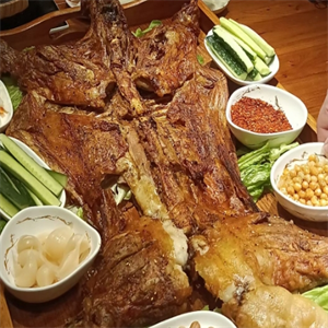 香逺斋烤全羊