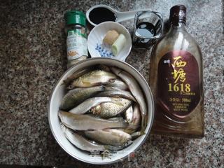 家常小鱼冻的做法步骤：1