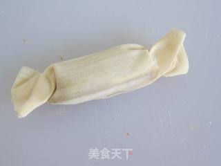 小朋友滴把戏《糖形馄饨串》的做法步骤：5