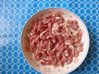 鱼香肉丝的做法步骤：1