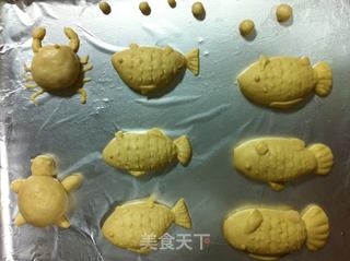 亲子创意儿童餐：鱼螃蟹乌龟面包&荷花肉饼蒸蛋&结满果子的树的做法步骤：9