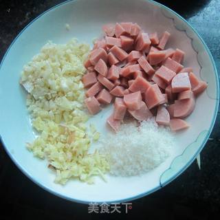 火腿蒜香炸酱的做法步骤：1