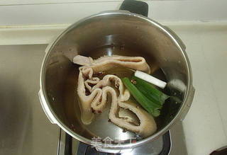 香辣牛肚砂锅的做法步骤：2