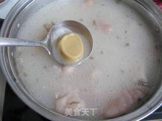 猪蹄菌菇浓汤火锅的做法步骤：9