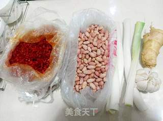 无辣不欢——私房香辣拌饭酱的做法步骤：2