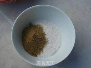 腌缠丝鸭蛋的做法步骤：2