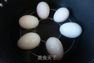 自制爆油咸鸭蛋的做法步骤：8