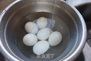 自制爆油咸鸭蛋的做法步骤：9