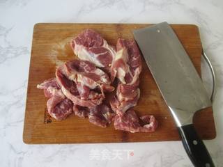 黑椒梅花肉的做法步骤：2