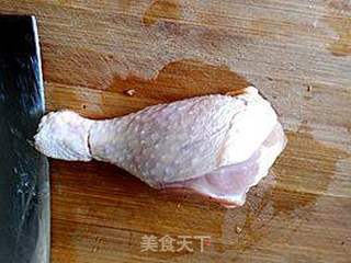 新奥尔良鸡腿披萨的做法步骤：1