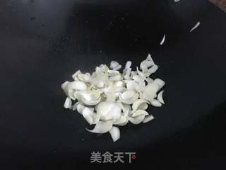 墨鱼胶炒百合的做法步骤：7