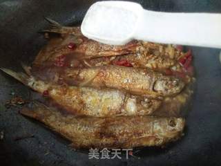 红烧小河鱼的做法步骤：9