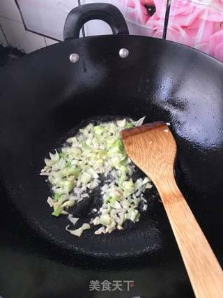 丝瓜炒鲜虾仁的做法步骤：11