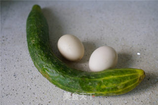 黄瓜鸡蛋虾干汤的做法步骤：1