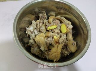 牛肝菌老鸭汤的做法步骤：3