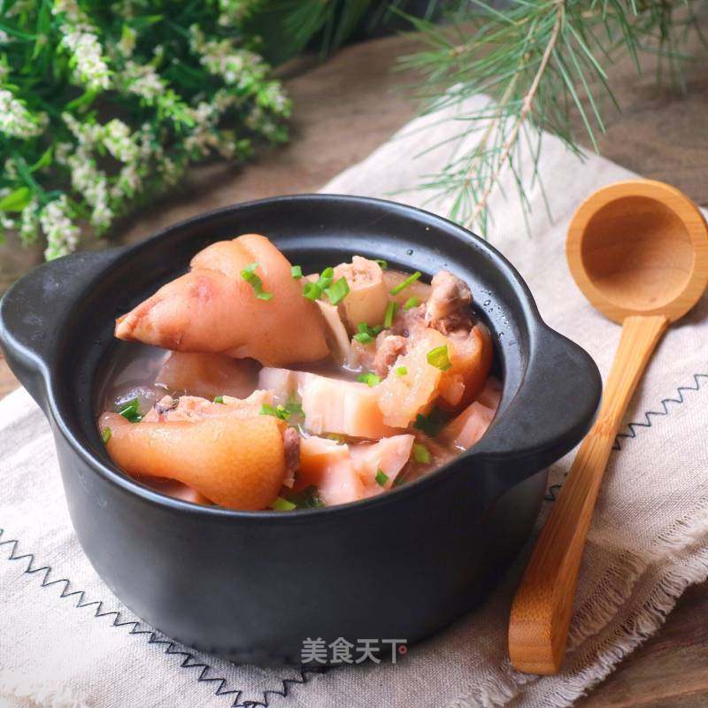 莲藕猪蹄汤