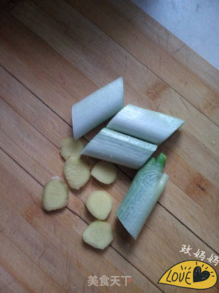 压力锅版牛尾汤的做法步骤：4
