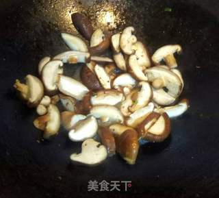 香菇炒鸭肉的做法步骤：8