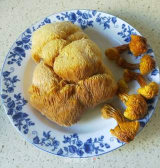 菌菇乌鸡汤的做法步骤：2
