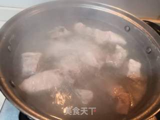 排骨山药胡萝卜汤的做法步骤：1