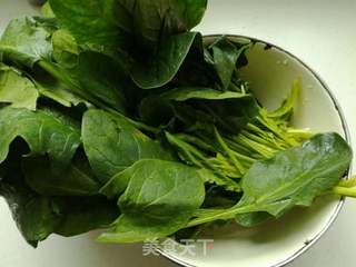菠菜冻豆腐汤的做法步骤：1