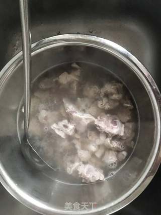 石斛排骨汤的做法步骤：1
