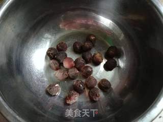 红枣桂圆莲子炖鸡的做法步骤：4