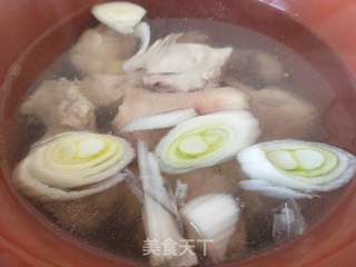 红枣香菇核桃炖鸡汤的做法步骤：4