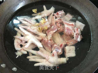 子排鸡爪煲的做法步骤：2