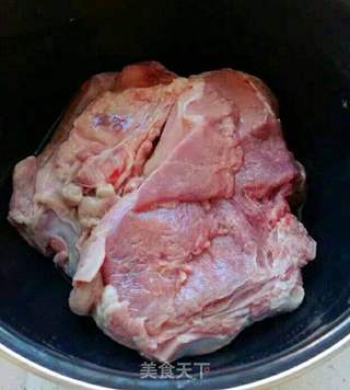 卤牛肉的做法步骤：1