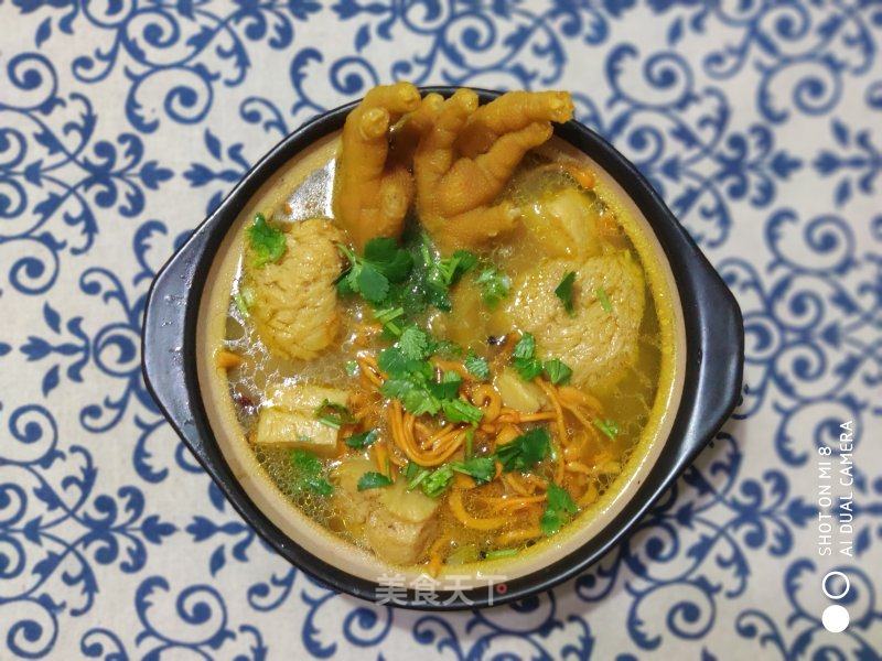 猴头菇虫草花鸡脚汤
