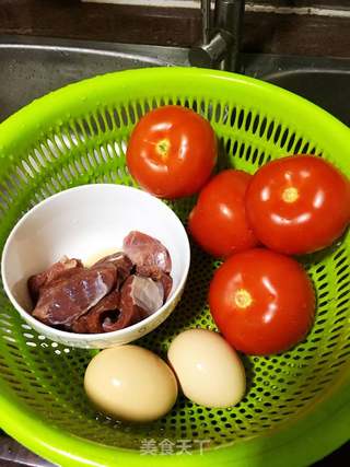 牛肉炒番茄的做法步骤：1