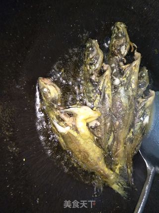 黄骨鱼豆腐汤的做法步骤：2