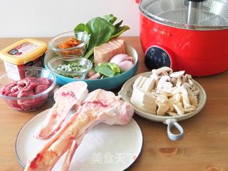 韩式牛肉部队锅的做法步骤：1