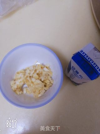 简易版香蕉酸奶饺，香甜好味！的做法步骤：2