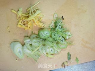 糖醋鲈鱼的做法步骤：1