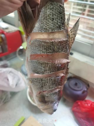 糖醋鲈鱼的做法步骤：4