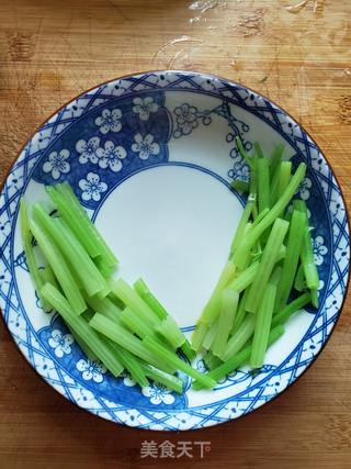 芹菜拌扇贝的做法步骤：6