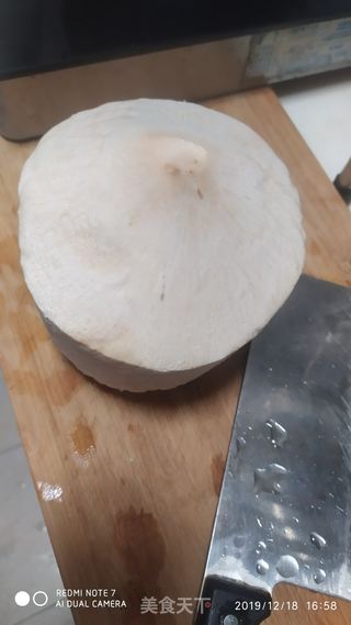 鸡肉猪利椰子汤的做法步骤：1
