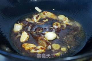酱炖鲫鱼的做法步骤：3