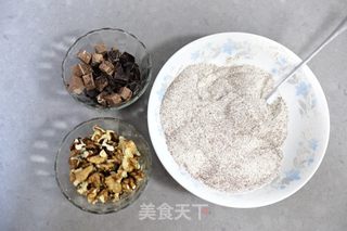 黑全麦巧克力核桃香脆饼干的做法步骤：2