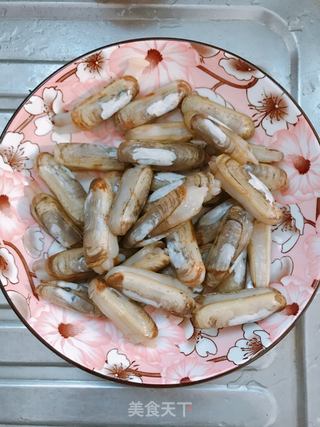爆炒蛏子的做法步骤：2