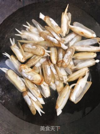 爆炒蛏子的做法步骤：3