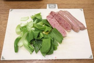 脆皮肠吐司虾皮汤早餐的做法步骤：3