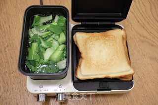 脆皮肠吐司虾皮汤早餐的做法步骤：7