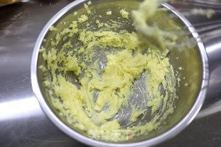小清新香酥芝麻蛋卷的做法步骤：2