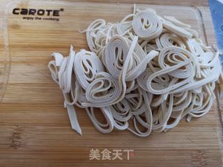 黄瓜拌豆腐丝的做法步骤：1